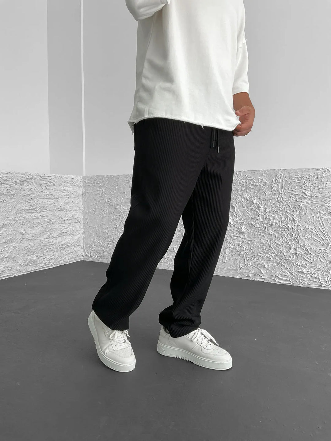 Leon | Herren Loungehose mit vertikalen Streifen und weitem Bein
