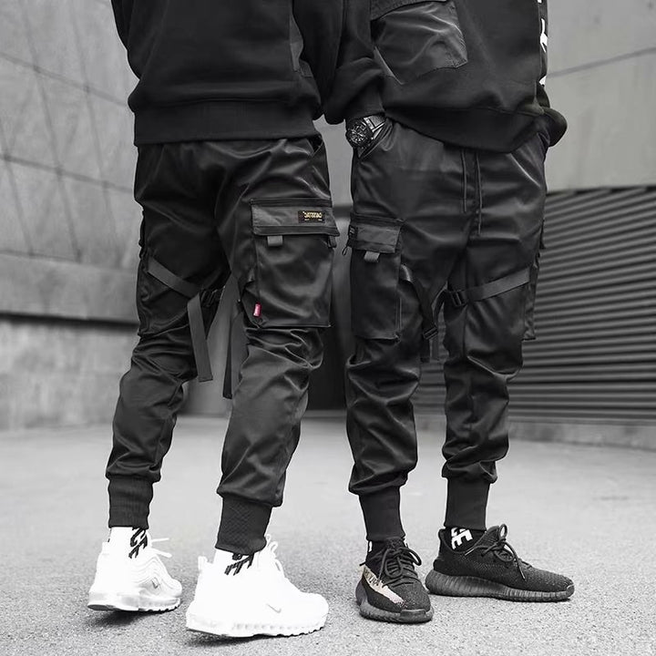 Schwarze Herren Cargohose mit Bündchen und Taschen