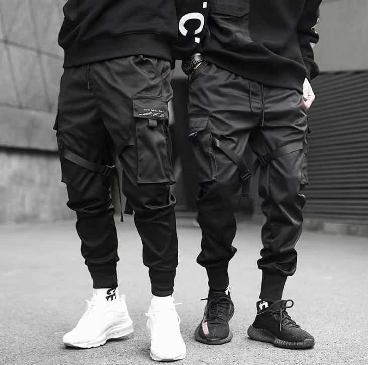 Schwarze Herren Cargohose mit Bündchen und Taschen