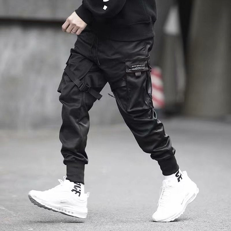 Schwarze Herren Cargohose mit Bündchen und Taschen
