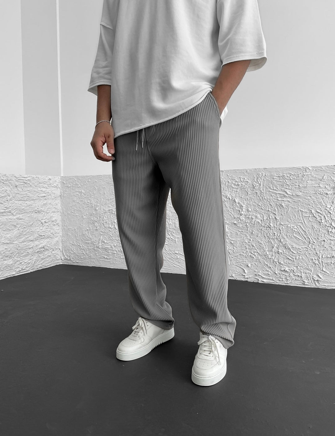 Leon | Herren Loungehose mit vertikalen Streifen und weitem Bein