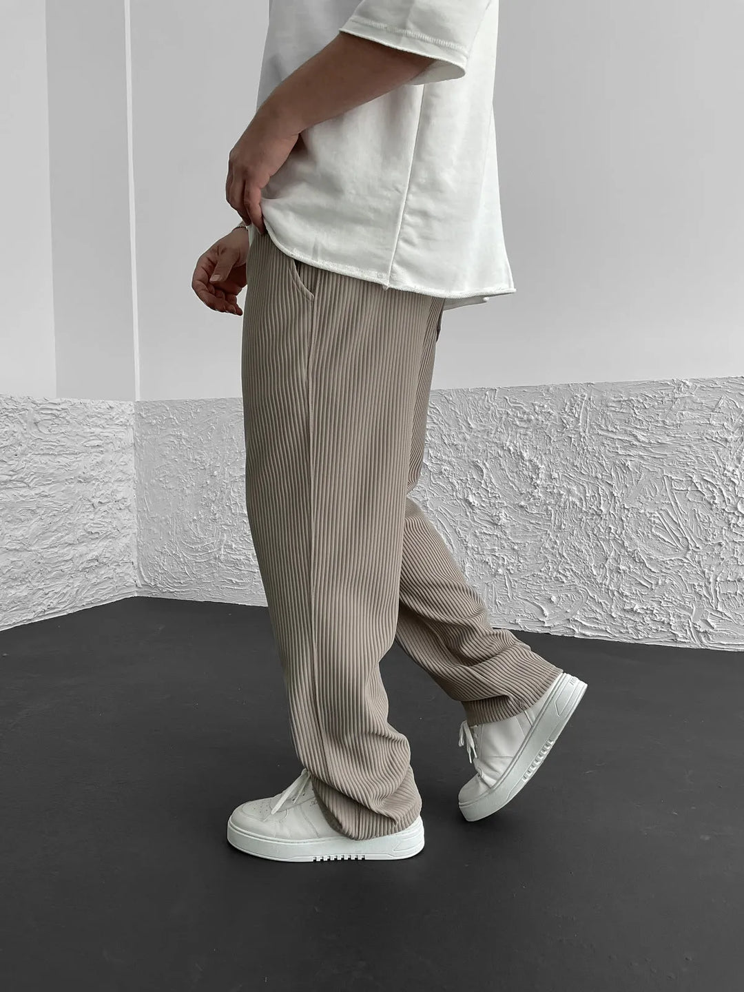 Leon | Herren Loungehose mit vertikalen Streifen und weitem Bein