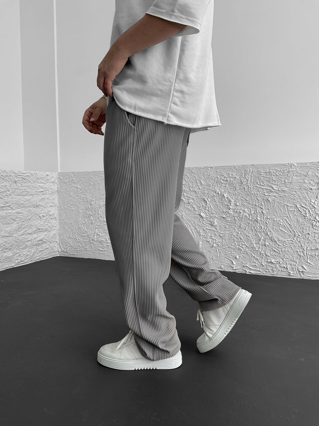 Leon | Herren Loungehose mit vertikalen Streifen und weitem Bein