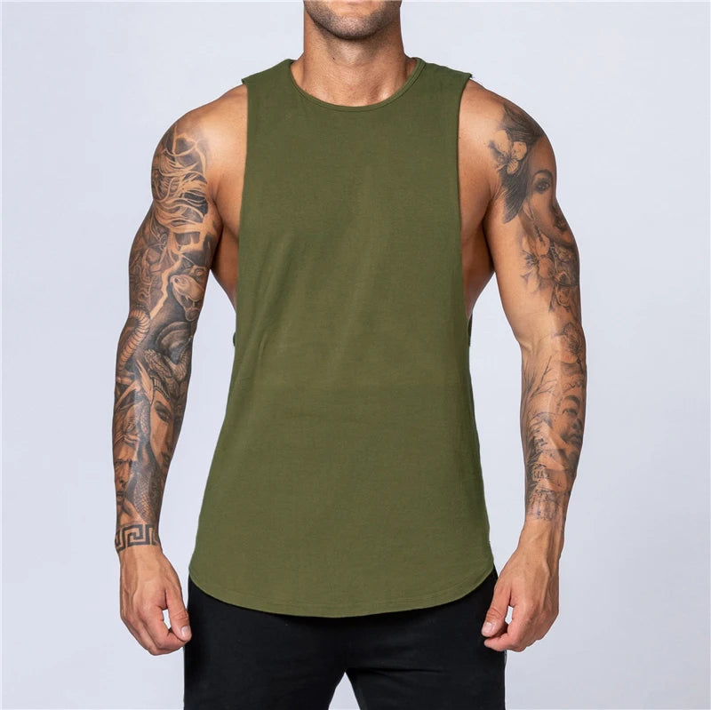 Herren Muskelshirt | Tief Ausgeschnittenes Ärmelloses Design | Perfekt für Training und Freizeit