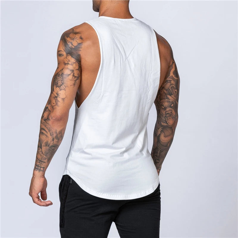 Herren Muskelshirt | Tief Ausgeschnittenes Ärmelloses Design | Perfekt für Training und Freizeit