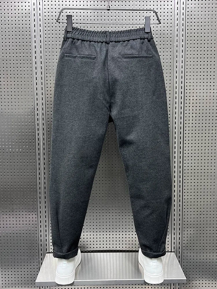 Herrenhose mit Bundfalten in Grau, gerader Schnitt