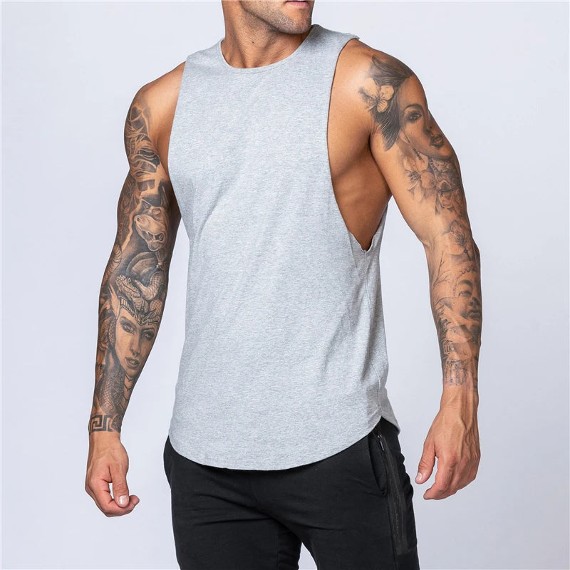 Herren Muskelshirt | Tief Ausgeschnittenes Ärmelloses Design | Perfekt für Training und Freizeit