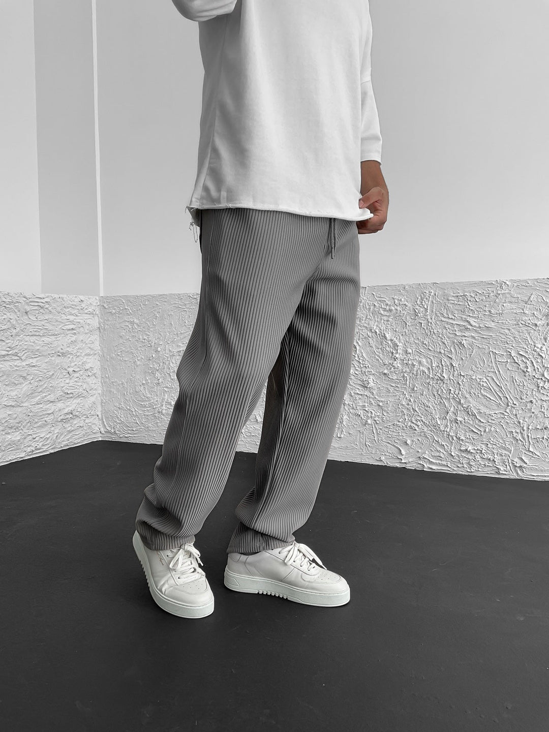 Leon | Herren Loungehose mit vertikalen Streifen und weitem Bein