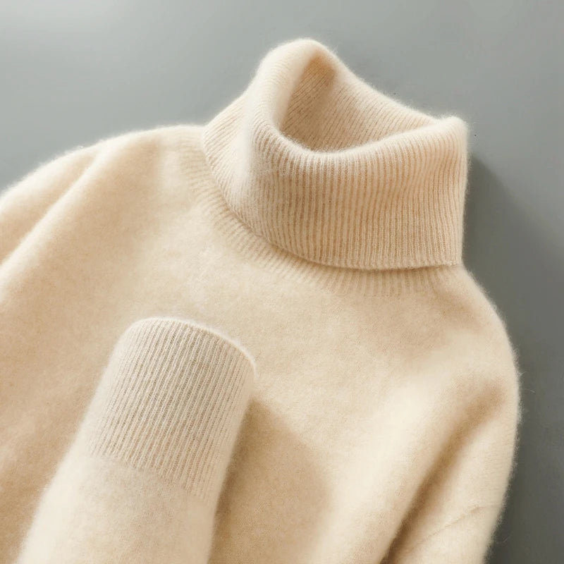 Herren Rollkragenpullover mit schmalem Schnitt, Frontansicht
