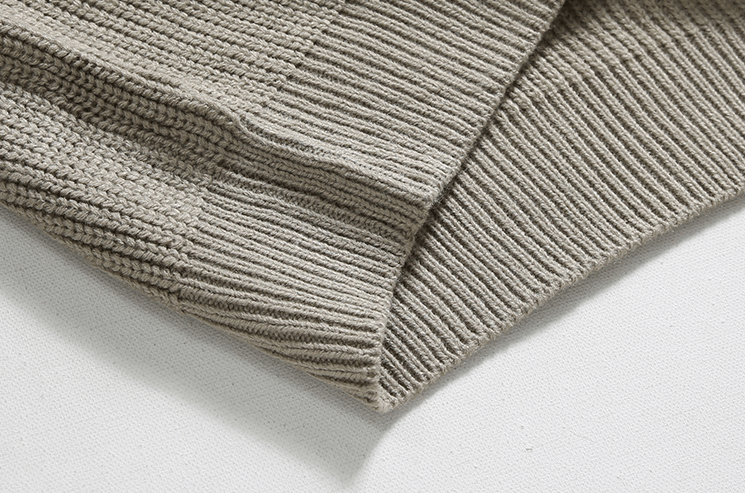 Strickpullover mit Halbreißverschluss am Kragen