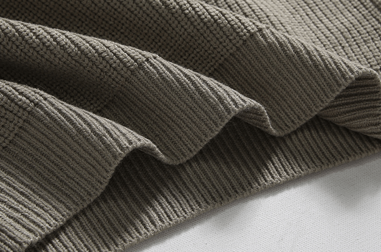 Strickpullover mit Halbreißverschluss am Kragen
