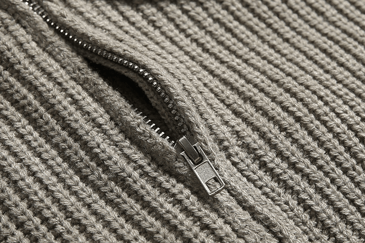 Strickpullover mit Halbreißverschluss am Kragen